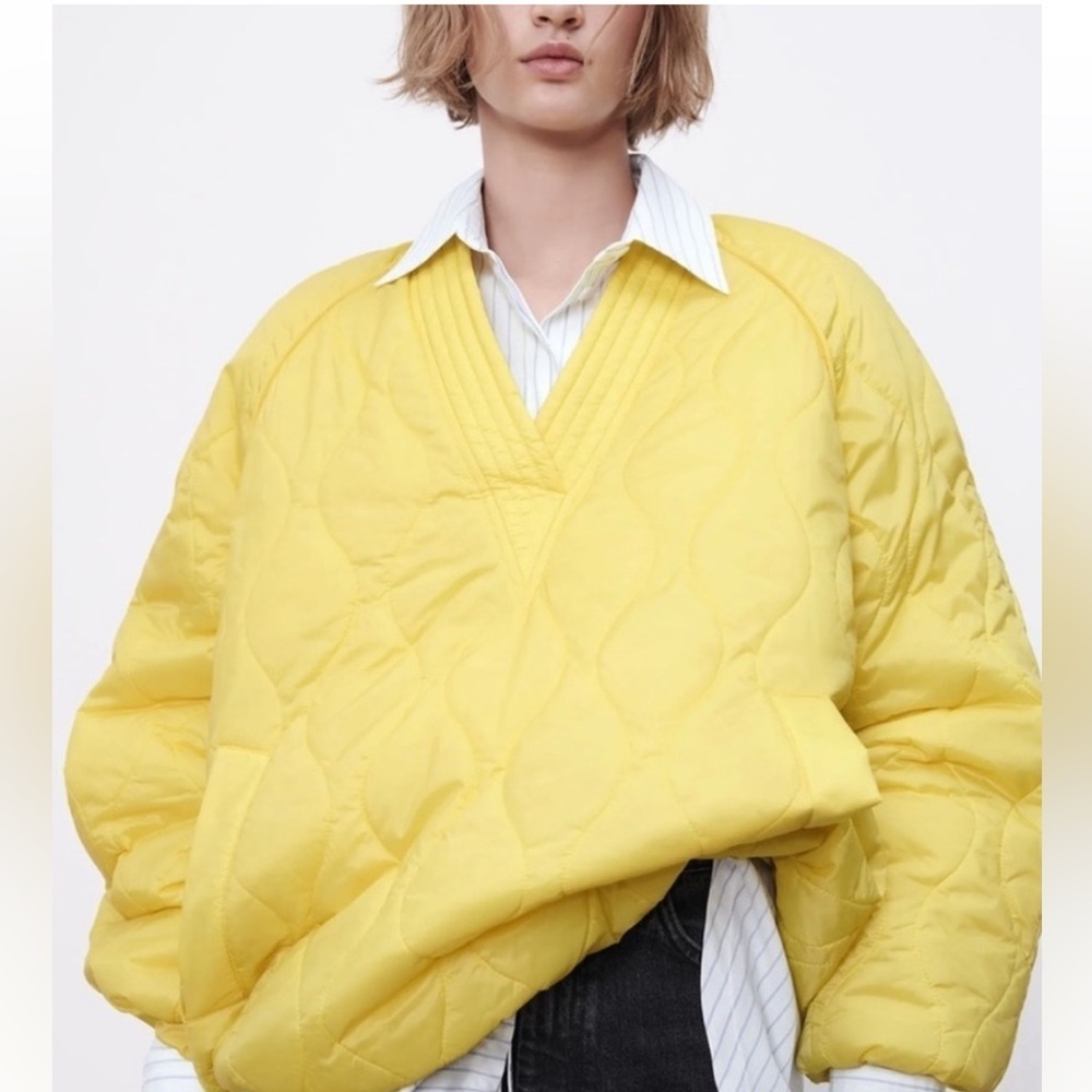 Zara Yellow Quilted V-Neck Puffer Pullover Oversized Jacket. Women’s Sz-S/M FLAW
